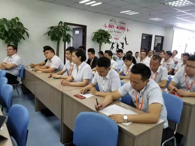 经纪, 新房代理,物业管理,装潢装饰,为主营业务的房地产综合运营商
